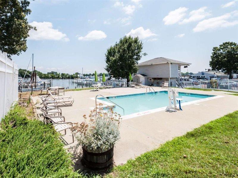 Quality Inn Solomons - Beacon Marina Экстерьер фото